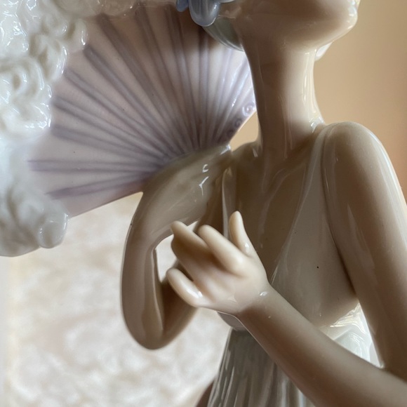 RETIRED 1998 ‘TEMIS LLADRO’ PORCELAIN FIGURINE- Item# 01006283 - Picture 5 of 14